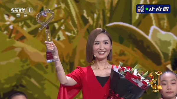 讓美國導(dǎo)演向中國人道歉的她，再一次感動中國