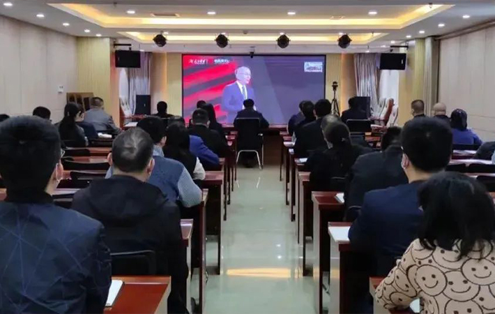 河北省張家口市工業(yè)和信息化局召開黨組理論學習中心組（擴大）學習會議專題學習2022年全國“兩會”精神
