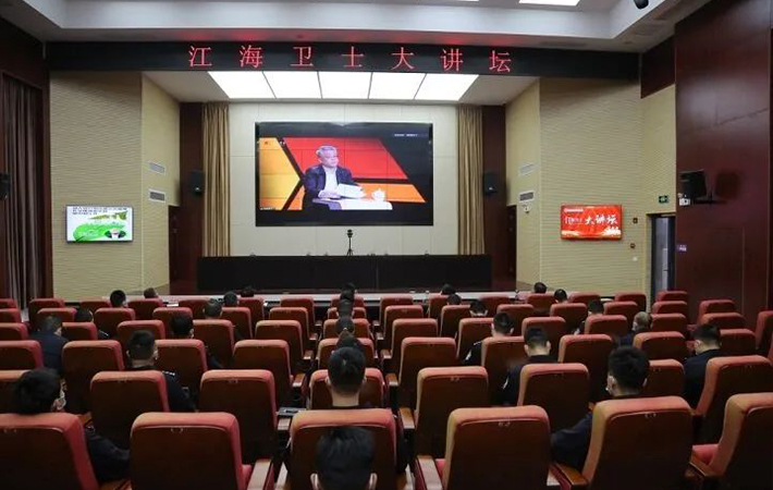 江蘇省南通市黨員干部通過“人民學(xué)習(xí)·智慧教室”集中學(xué)習(xí)，準(zhǔn)確把握最新“雙碳”工作重點(diǎn)和發(fā)展方向