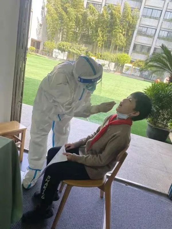 認不出爸媽的他們，怎么還被網(wǎng)友點贊了？