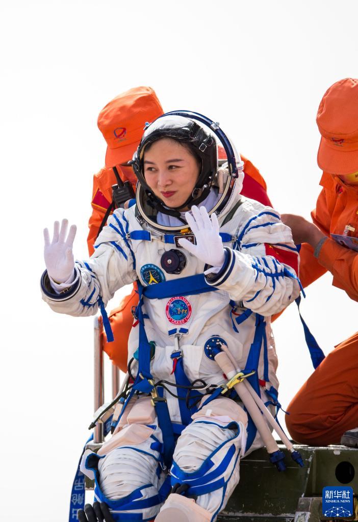 神舟十三號(hào)載人飛船返回艙成功著陸 飛行任務(wù)取得圓滿成功