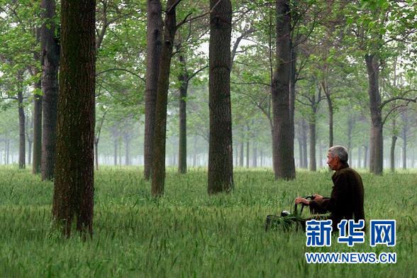 沒想到吧！焦裕祿還是個能唱、會跳、愛打籃球的“文青”