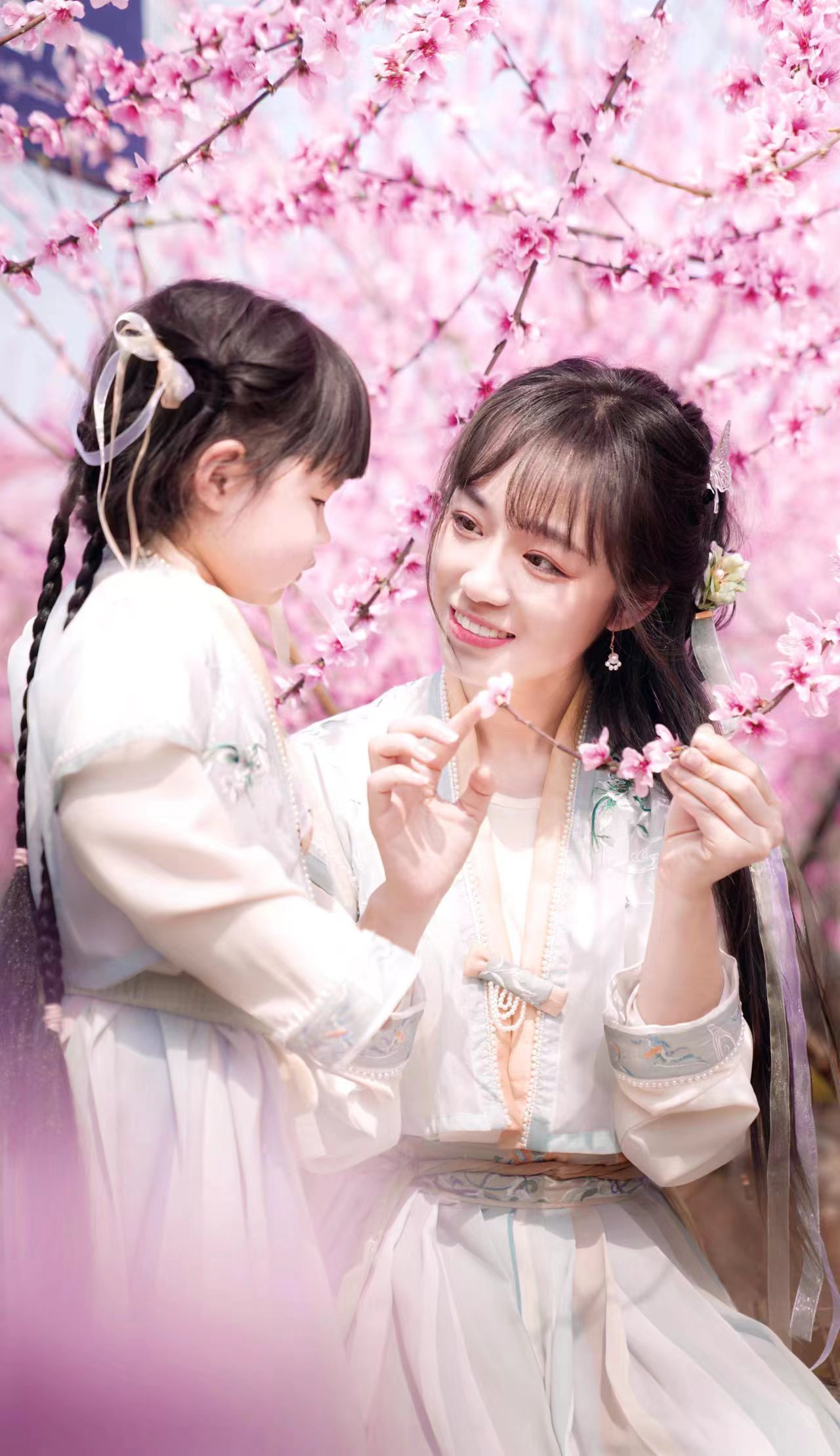 追漢服的小萬(wàn)姑娘