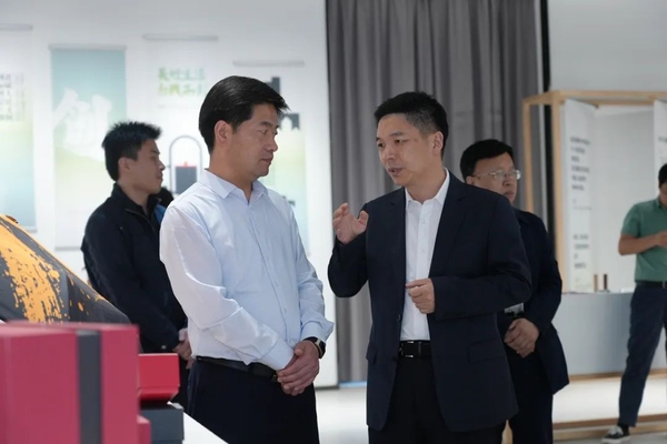 陜西省渭南市臨渭區(qū)委常委、宣傳部長(zhǎng)張占權(quán)調(diào)研人民文創(chuàng)華東中心