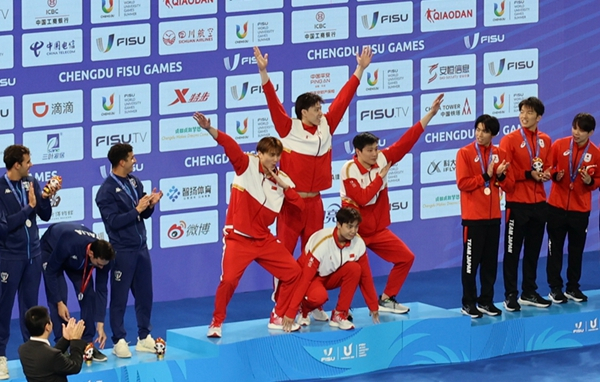 游泳收官！中國隊(duì)男子4x100米混合泳接力破賽會(huì)紀(jì)錄奪冠
