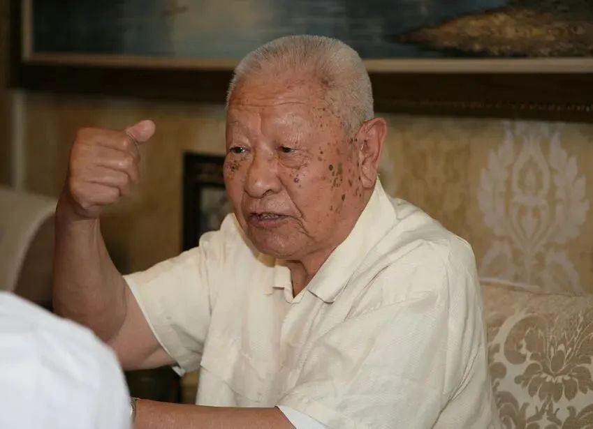 “神炮將軍”去世，打最狠的仗，寫(xiě)最美情書(shū)