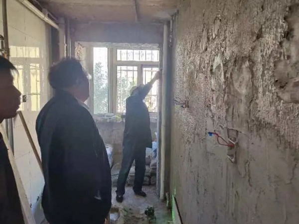 漏水糾紛險釀“鄰里大戰(zhàn)” 魯谷人民調(diào)解員當好“和事老”促和諧