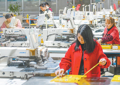 錦繡中國年丨堅守崗位作貢獻(xiàn) 凝心聚力共奮進(jìn)