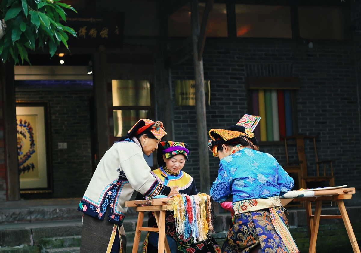 64歲的楊華珍，讓這朵“繁花”美到海外