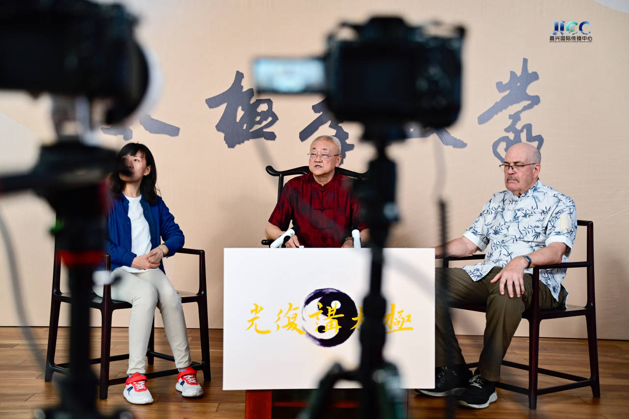 美國(guó)教授跨越萬里來嘉興切磋太極拳！和中國(guó)老師一起“全球直播”