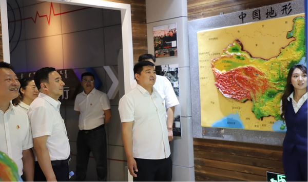 鄂爾多斯市煙草專賣局開展“弘揚(yáng)科學(xué)家精神，凝聚‘新’力量”主題活動(dòng)