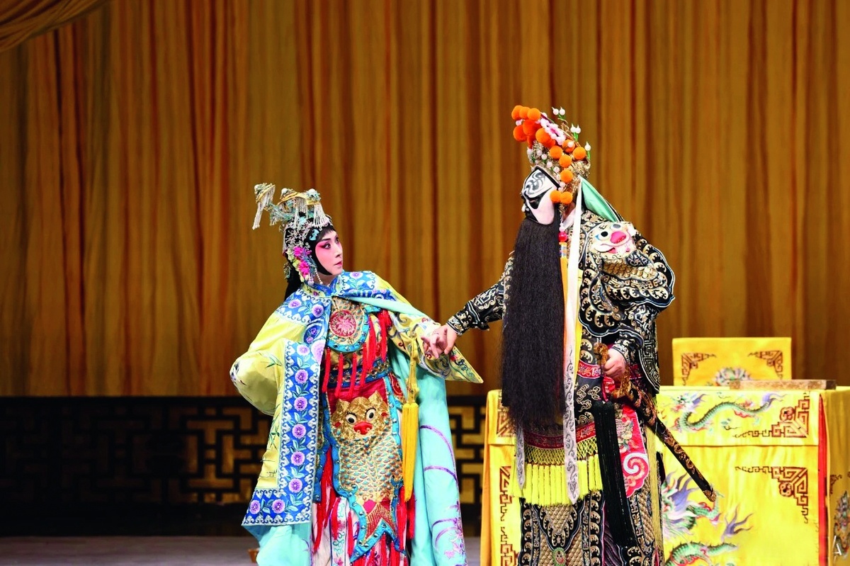 史依弘，一亮嗓就是國(guó)色天香