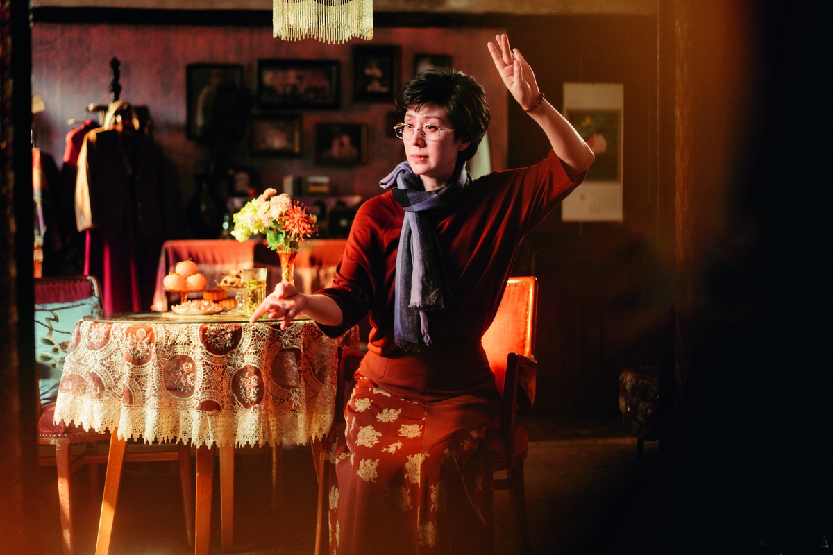 史依弘，一亮嗓就是國(guó)色天香