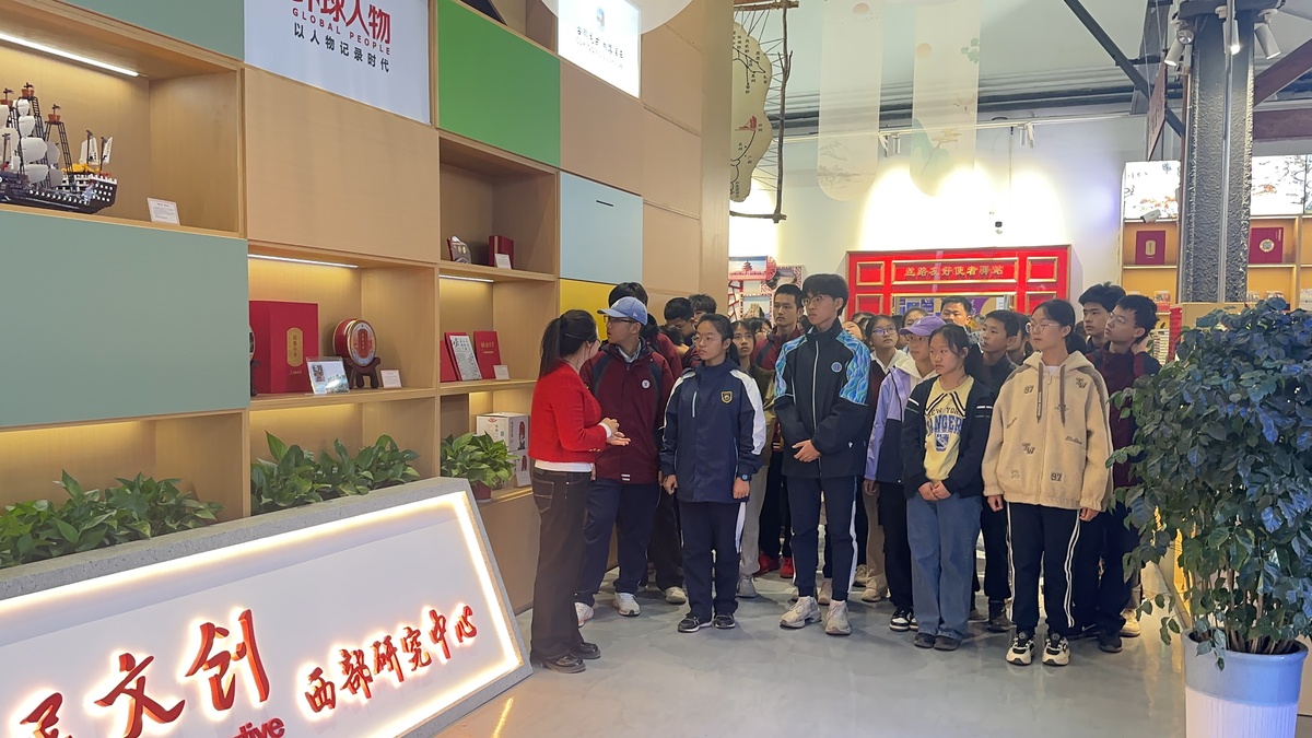 濃濃庫(kù)甬情！人民文創(chuàng)西部研究中心迎來(lái)寧波研學(xué)團(tuán)