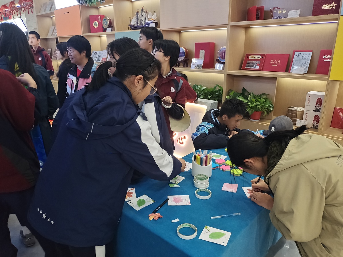 濃濃庫(kù)甬情！人民文創(chuàng)西部研究中心迎來(lái)寧波研學(xué)團(tuán)